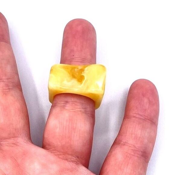 Caramel Cream and White Swirl Acrylic Geometric Open Chunky Ring Size 7 - Picture 7 of 9